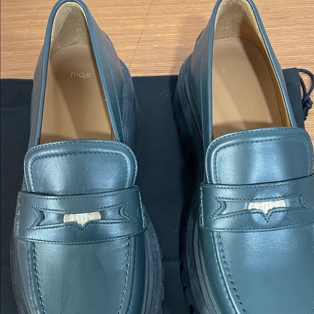 Medallion Loafers - Picture 4 of 7